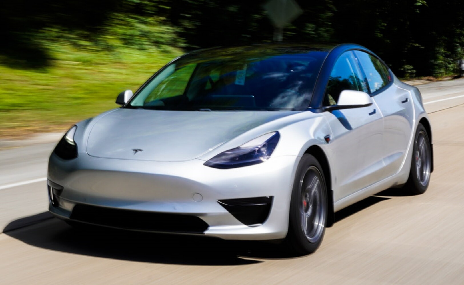 Customize Your Tesla in 2024 – Best DIY Looks